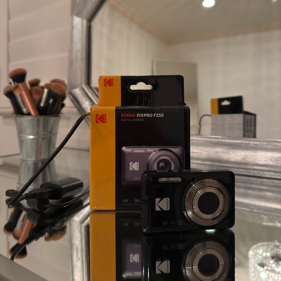 Kodak PIXPRO FZ55 Digital Camera - Picture 3 of 5